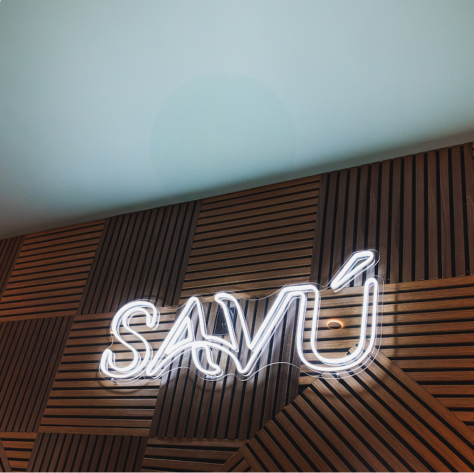 SAVÚ neon sign
